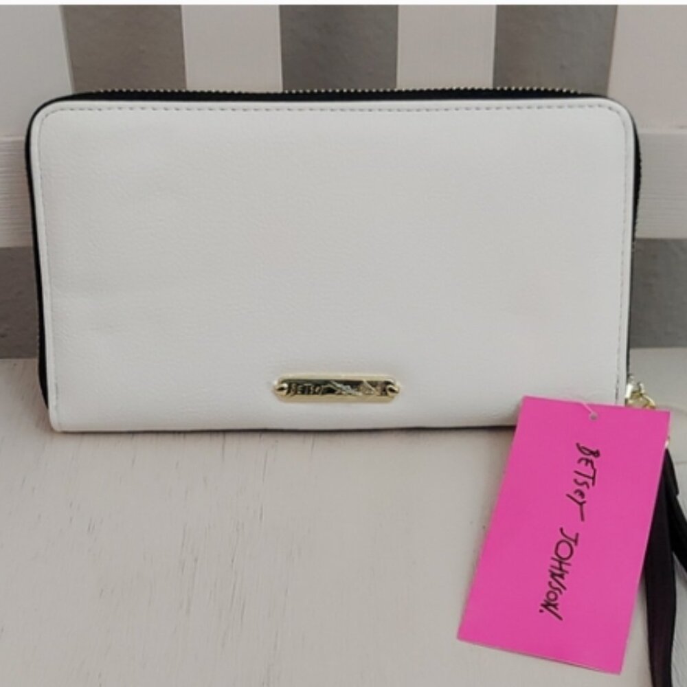 NWT  Betsey Johnson XOX BLACK & WHITE WALLET - Picture 4 of 7